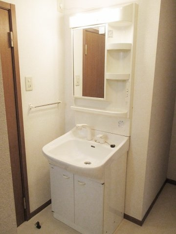 宇部市大字妻崎開作のアパートの洗面所