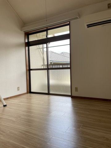 チヒロハイツの洋室