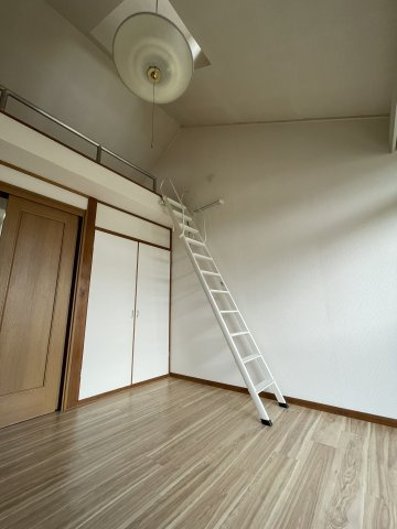 チヒロハイツの洋室|収納　ロフト