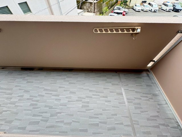 「室内キレイ」アルファステイツ桟橋通り　中古マンションのバルコニー|十分な広さが確保されたバルコニー。陽当り良好で、毎日のお洗濯も気持ちよくはかどります。