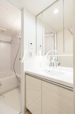 【洗面所】 | コンフォリア・リヴ東池袋 | 独立洗面台です。