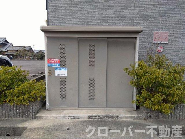 レオパレスブレッツァ　イーストのエントランス