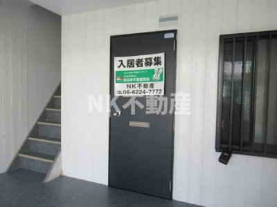 【玄関】 | ココファイン田島（東部市場前賃貸） | 収納もある玄関です