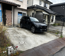 西川津町　中古戸建の駐車場