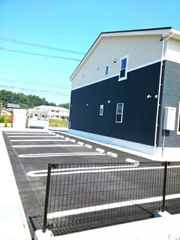 エテルノ・ブリッジの駐車場