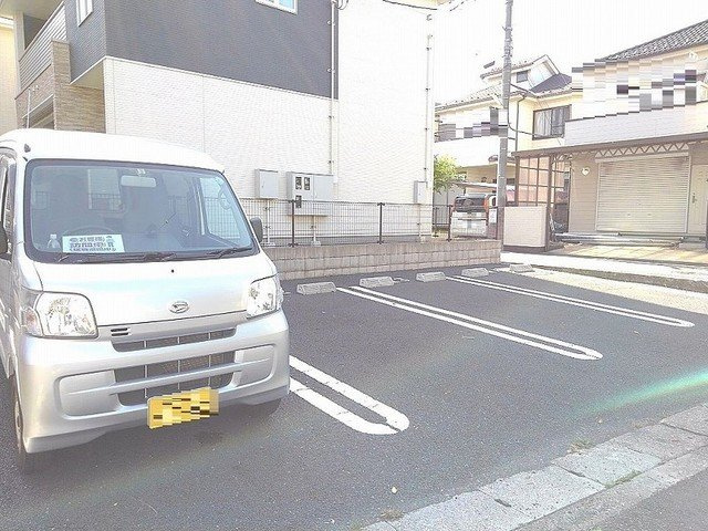 エデンⅡの駐車場