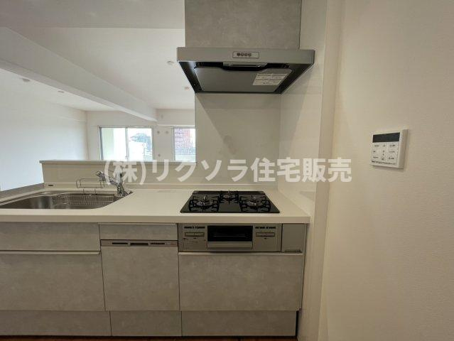 ディオ・フェルティ枚方のキッチン|ビルトイン3口コンロ
■物件内覧・資金計画相談・住宅ローン相談、リフォーム相談、お問合せ受付中■
※当日・翌日のご内覧、ご相談はお電話でのお問合せがスムーズです！