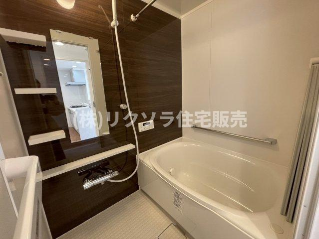 ディオ・フェルティ枚方の浴室|バリアフリー仕様
■物件内覧・資金計画相談・住宅ローン相談、リフォーム相談、お問合せ受付中■
※当日・翌日のご内覧、ご相談はお電話でのお問合せがスムーズです！