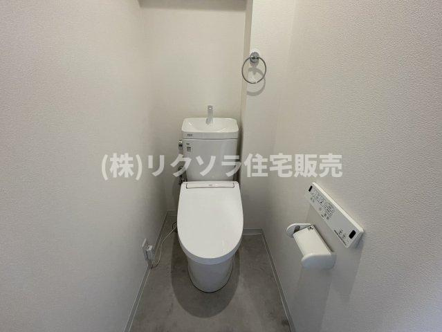 ディオ・フェルティ枚方のトイレ|温水洗浄便座付き
■物件内覧・資金計画相談・住宅ローン相談、リフォーム相談、お問合せ受付中■
※当日・翌日のご内覧、ご相談はお電話でのお問合せがスムーズです！