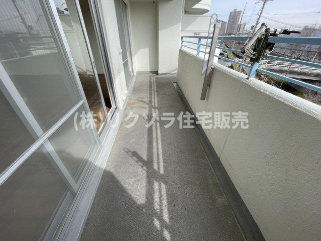 ディオ・フェルティ枚方のバルコニー|■物件内覧・資金計画相談・住宅ローン相談、リフォーム相談、お問合せ受付中■
※当日・翌日のご内覧、ご相談はお電話でのお問合せがスムーズです！