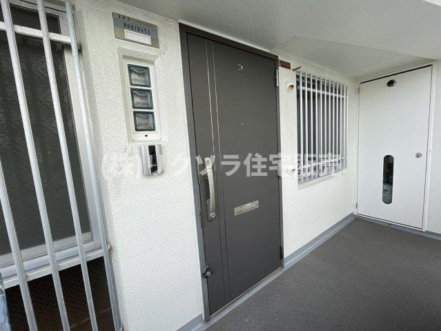 ディオ・フェルティ枚方の玄関|ツーシリンダー錠
■物件内覧・資金計画相談・住宅ローン相談、リフォーム相談、お問合せ受付中■
※当日・翌日のご内覧、ご相談はお電話でのお問合せがスムーズです！