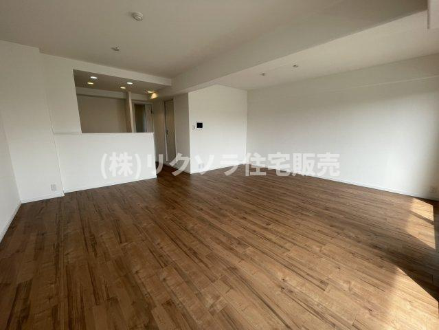 ディオ・フェルティ枚方の居間・リビング|LDK20.0帖
■物件内覧・資金計画相談・住宅ローン相談、リフォーム相談、お問合せ受付中■
※当日・翌日のご内覧、ご相談はお電話でのお問合せがスムーズです！