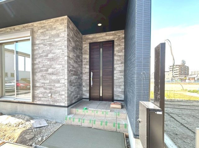 新築戸建　一宮市丹陽町2期　全2区画分譲の玄関|玄関ドアの鍵はディンプルキーと内側はサムターンキーになっており防犯性の高い仕様になっています。