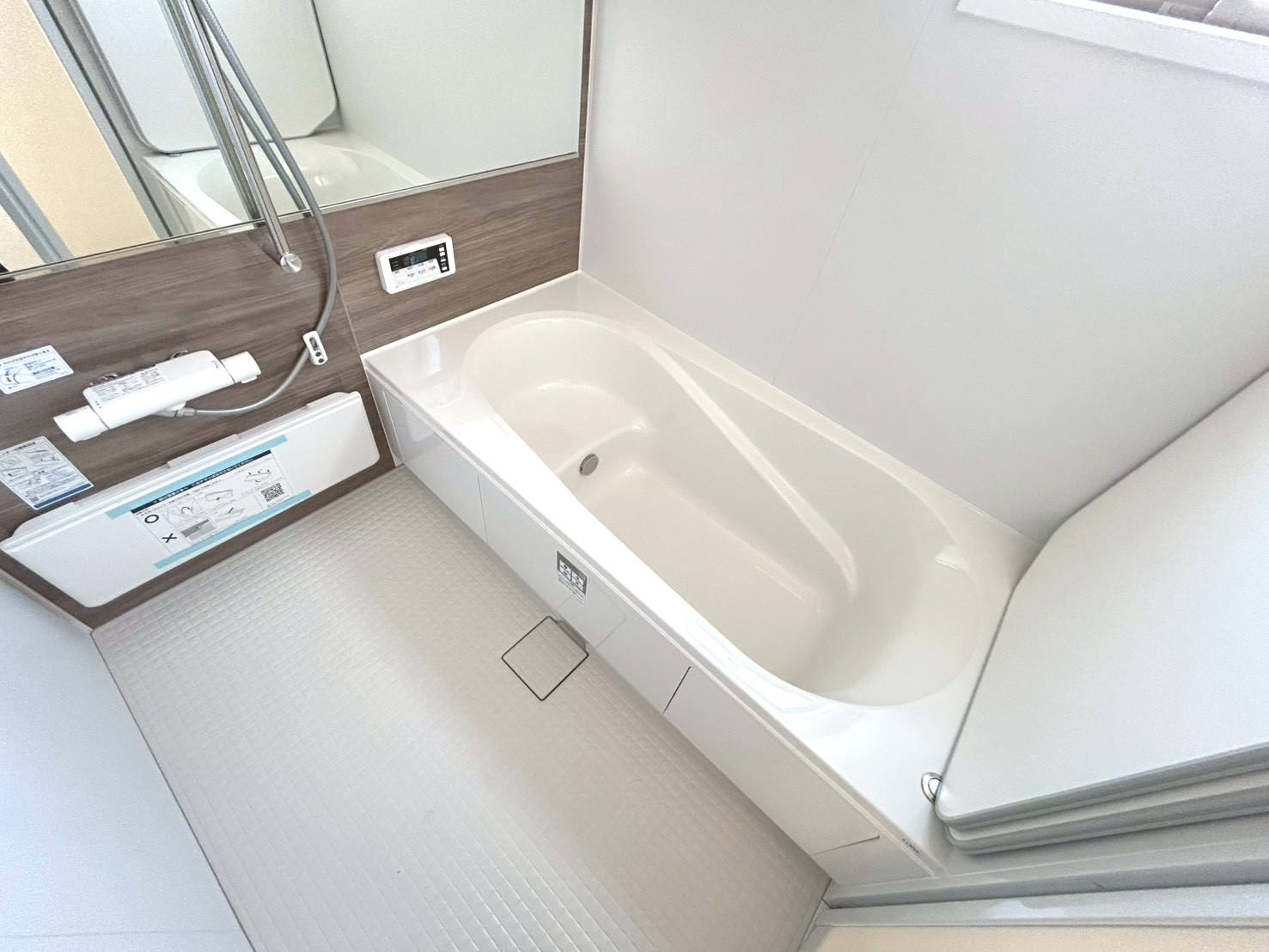 新築戸建　一宮市丹陽町2期　全2区画分譲の浴室|明るく清潔なバスルームです。カビが発生しにくいユニットバスです。