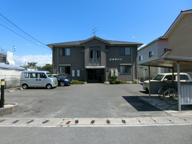 エルモッソの駐車場