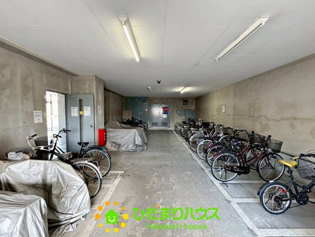 クレセント東鷲宮の駐輪場