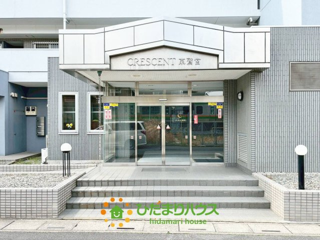 クレセント東鷲宮のエントランス