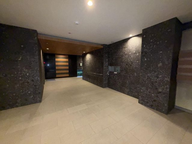 アルファライフ吉塚駅東のエントランス