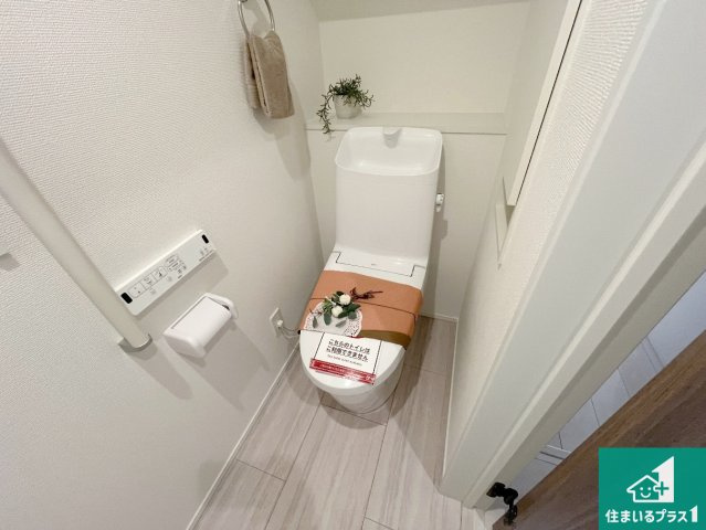 明石市大道町　新築一戸建てのトイレ|1・2階の2ヶ所にあるので、朝の忙しい時間の順番待ちもなく、深夜の利用にも大変便利です。