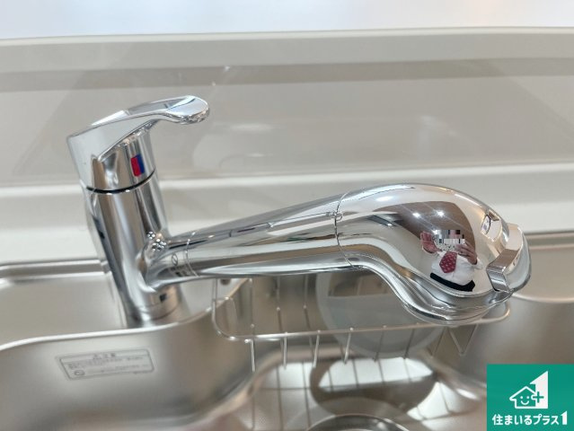 明石市大道町　新築一戸建ての設備|浄水器を内蔵！炊飯時、お茶を作る時に安心してお水を使えます！お湯と冷水、浄水と原水、シャワーの切替えもワンタッチです！