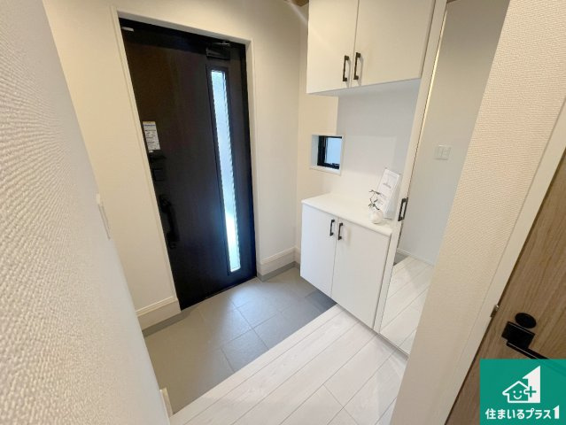 明石市大道町　新築一戸建ての玄関|シューズボックスにはたくさんの靴が収納できるので玄関周りはいつもスッキリ！ご家族が増えても安心！