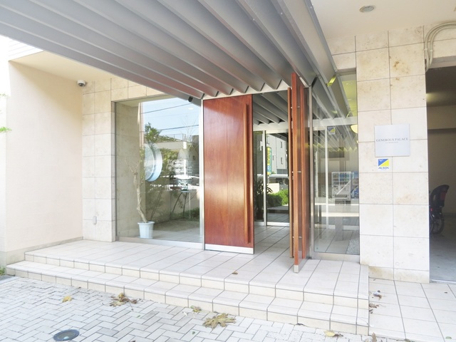 ジェネラスパレスのエントランス|インパクトのあるエントランスです。