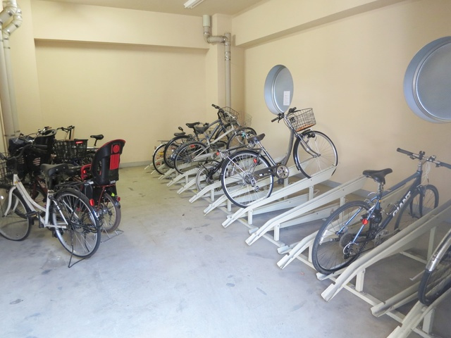 ジェネラスパレスのその他共用部分|敷地内駐輪場。