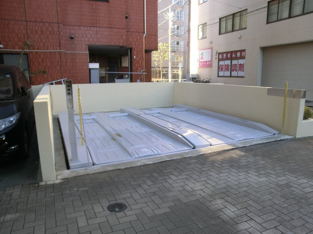 ジェネラスパレスの駐車場|敷地内機械式駐車場完備。