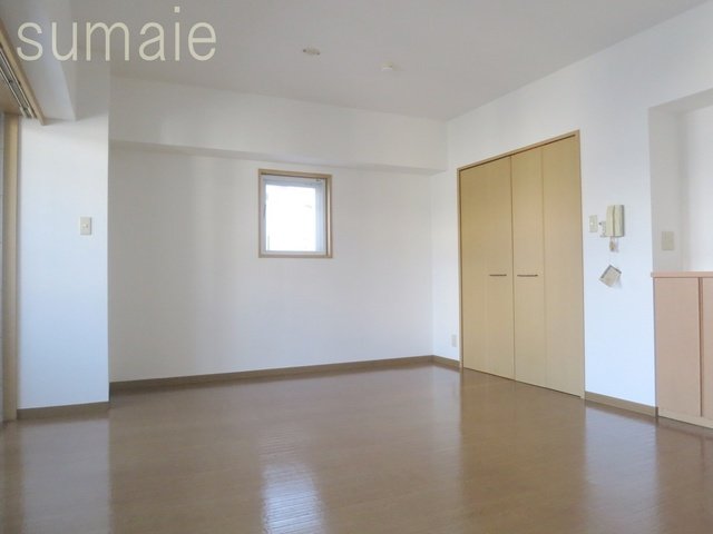 ジェネラスパレスの居間・リビング|収納充実！ゆったりと広いリビングです♪