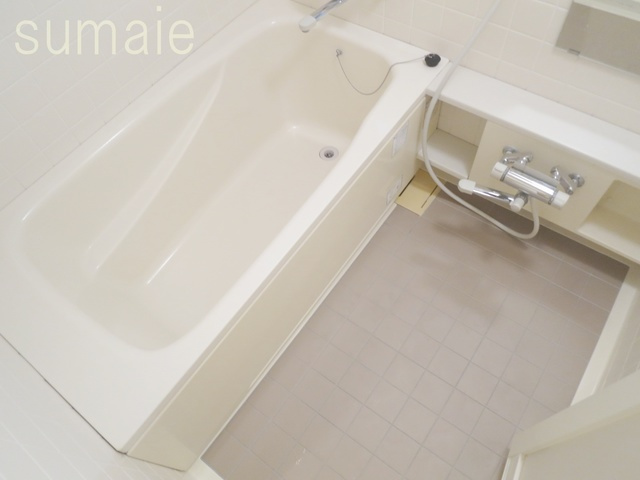 ジェネラスパレスの浴室|ゆったりとしたバスルームで１日の疲れも流せます♪