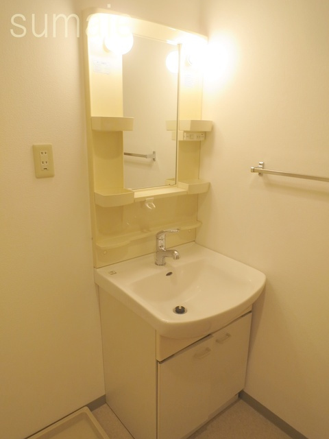 ジェネラスパレスの洗面所|身支度のしやすい独立洗面台です♪