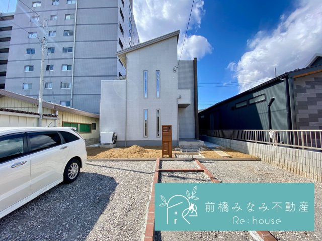【新築】前橋市問屋町2丁目　限定1棟　スマートワンシティ　新築建売の前面道路含む現地写真|駐車スペースも広々◎