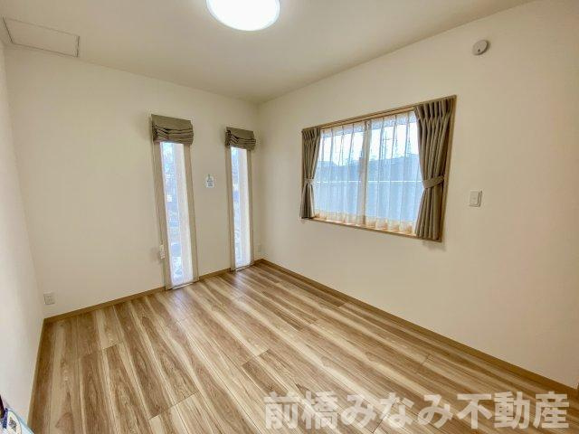 【新築】前橋市問屋町2丁目　限定1棟　スマートワンシティ　新築建売の洋室|明るい洋室です