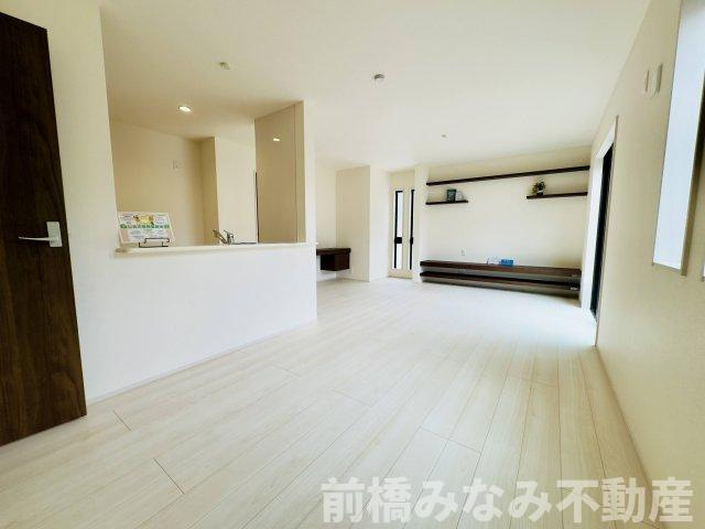 【新築】前橋市関根町第1　２号棟(全４棟)　リーブルガーデン　新築建売分譲の居間・リビング|ゆったり過ごせるリビングです