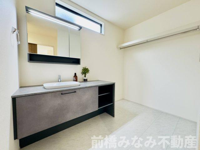 【新築】前橋市関根町第1　２号棟(全４棟)　リーブルガーデン　新築建売分譲の独立洗面台|独立洗面台で身支度をすべて済ませてしまいましょう