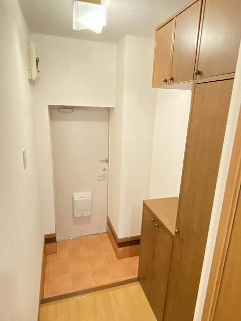 ステーションフロントハイツⅠの玄関|※同型タイプのお写真です。