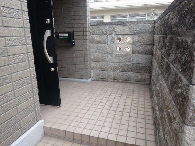 宝塚サニーコートの玄関|参考、同建物・同間取りの号室