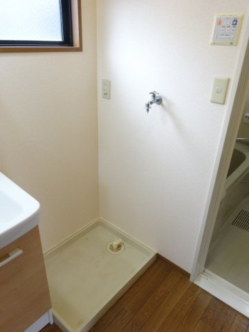 宝塚サニーコートの設備|室内洗濯機置き場です
参考、同建物・同間取りの号室