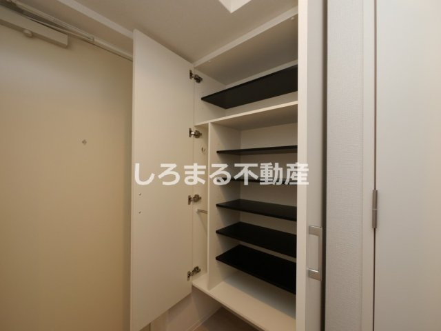 コンフォリア・リヴ大阪本町の収納