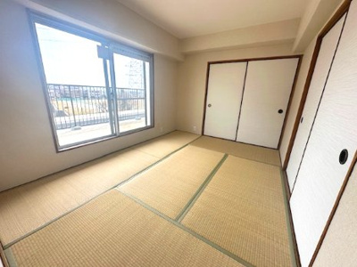 【和室】 | 緑地東ロイヤルマンション | 和室6帖が2部屋続いています。襖を開ければ12帖の大空間が実現！客間やお子様のお昼寝やプレイスペースにもオススメ！