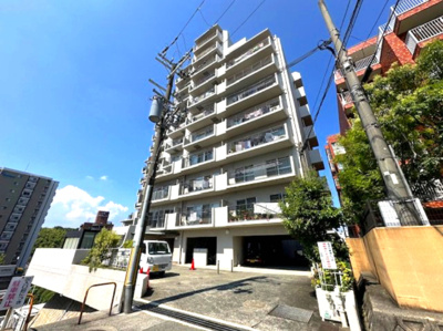 【外観】 | 緑地東ロイヤルマンション | 北大阪急行線「緑地公園」駅まで徒歩5分の好立地！阪急千里線「千里山」駅もご利用可能。通勤通学もラクラクです。