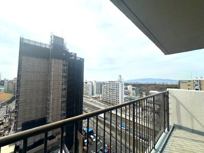 【展望】 | 緑地東ロイヤルマンション | 13階建ての11階部分。高層階につき眺望良好！周囲の建物の影響を受けにくく、開放感のある景色が楽しめます。