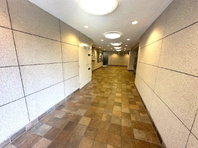 【その他共用部分】 | 緑地東ロイヤルマンション | 共有部分はきれいに管理されています！チラシなどのゴミは落ちておらず、管理の良さがうかがえますね。