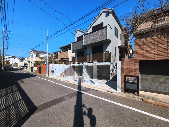 練馬区関町北4丁目 全2棟B号棟の前面道路含む現地写真