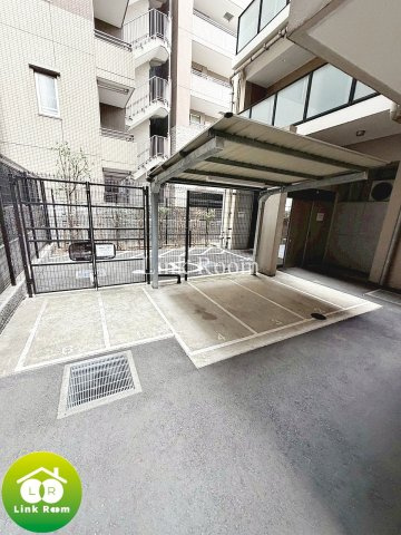 レジディア門前仲町プレイス　（旧クレヴィアリグゼ門前仲町）の駐車場