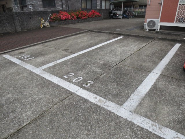 フレールカーサの駐車場