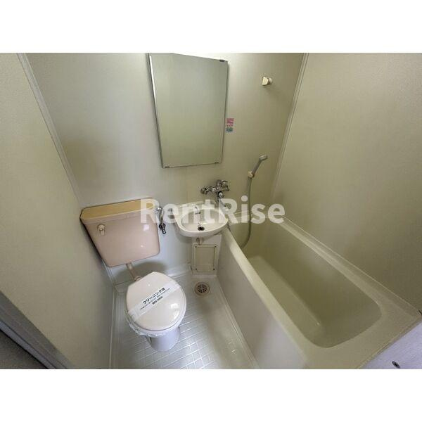 グラスペリアⅠの駐車場