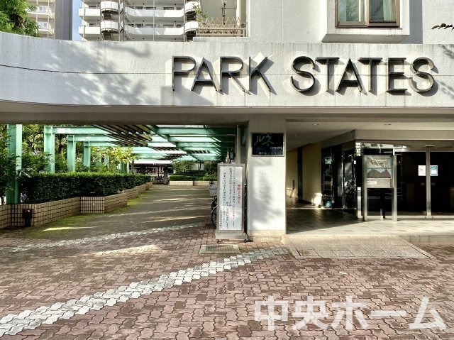 ルネ門前仲町のエントランス|【エントランス】マンションのエントランスは、その物件の印象を決める、顔とも言える場所です。毎日通る場所ですからきれいなのが一番です。エントランス内はオートロックですので暮らしの安全も確保されています。