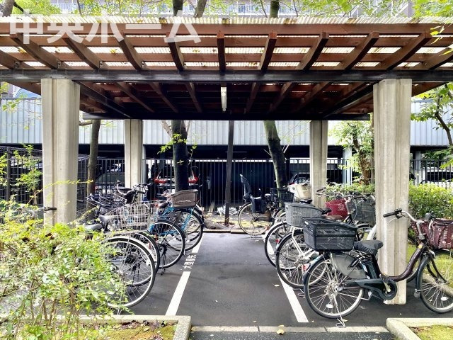 ルネ門前仲町の駐輪場|【自転車置き場】最新の空き状況や費用などの詳細は担当スタッフまでお問い合わせください。