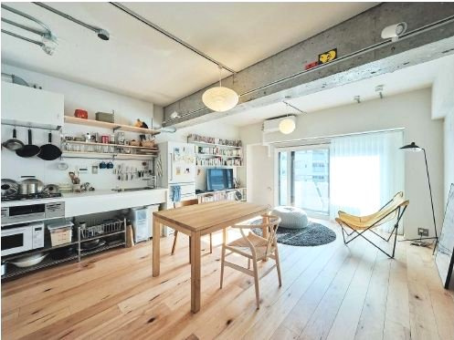 ルネ門前仲町の居間・リビング|【居間・リビング】「ＬＤＫは家族団らんをデザイン」広いＬＤＫでは家族が集まり一緒の時間を過ごせる工夫がされております。何気ない一日の当たり前のひとコマがいつか一生の宝物になります